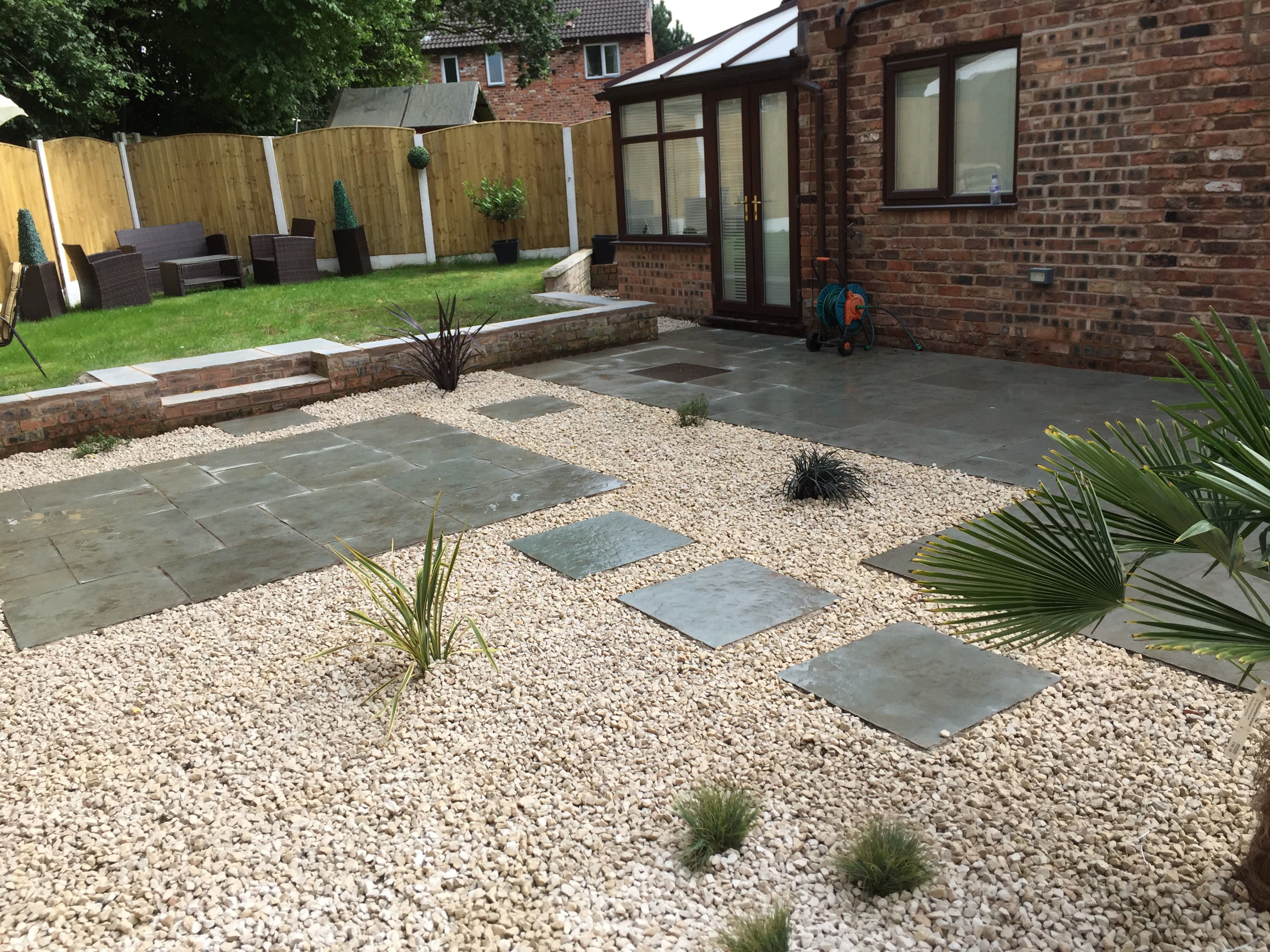 Blue limestone and Cotswold cream gravel after_2 David Garden